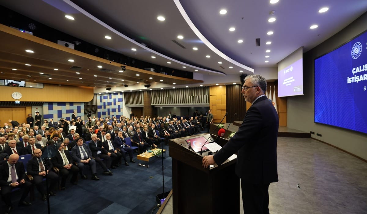 Bakan Işıkhan İzmir’de: TİSK Çalışma Hayatı İstişare Toplantısı’nda Önemli Mesajlar